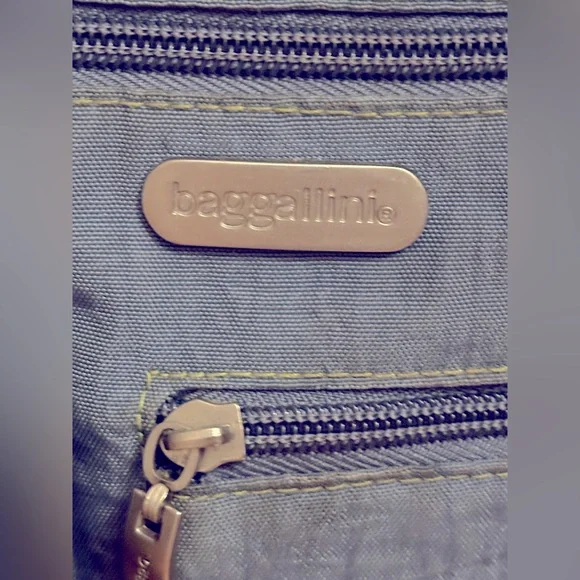 Baggallini Blue/Lime Nylon Multi-Pocket Crossbody Bag w/ Detachable Change Purse - Picture 10 of 15